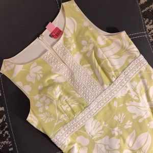 Ann Taylor lined green and white patterned dress